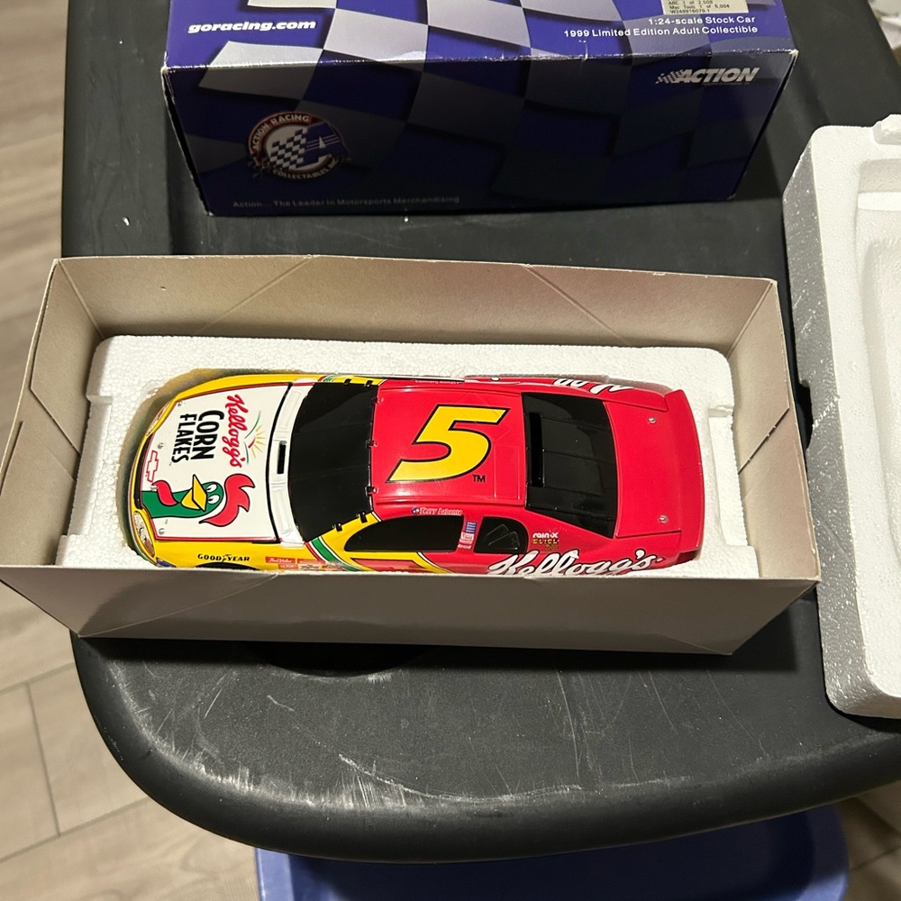 Terry Labonte Corn Flakes 1/24 scale Red and Yellow Race Car Toy. 1 of 7512 made - Picture 7 of 14